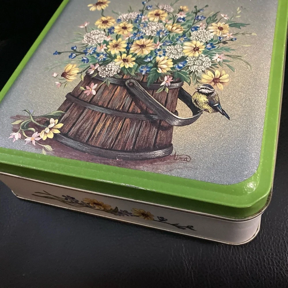 Vintage Century Resources, Inc. Lidded Floral Tin